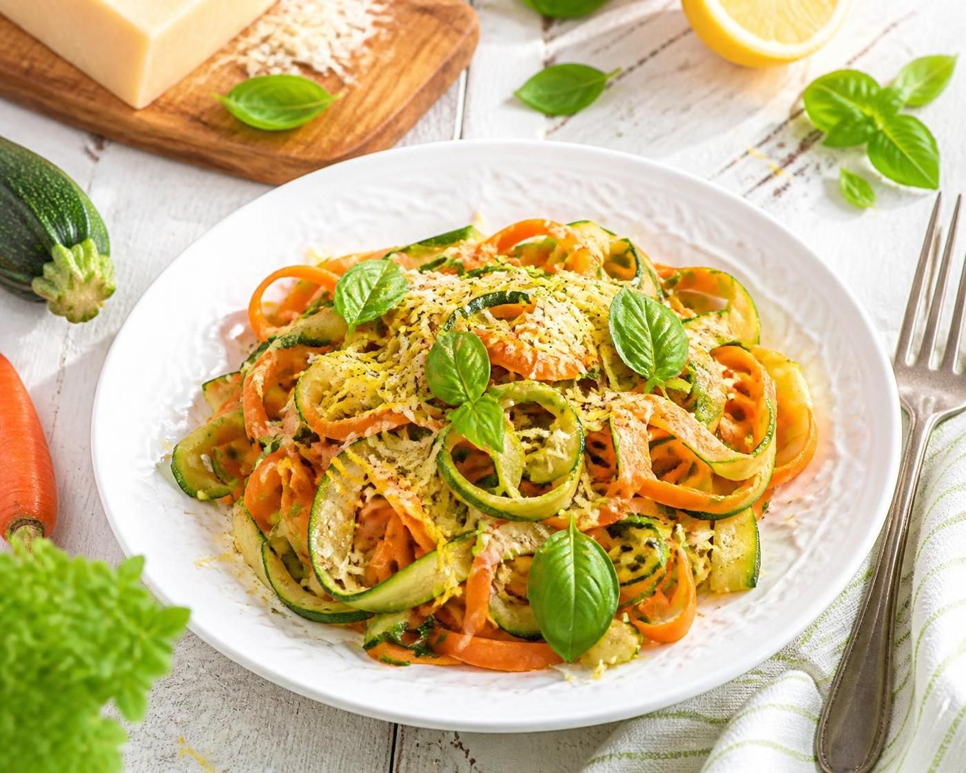 découvrez notre recette légère de tagliatelles de courgettes et carottes, parfaite pour sublimer vos légumes d’été avec fraîcheur et saveurs.